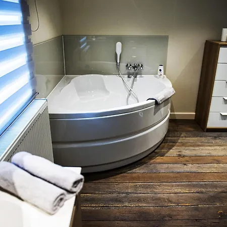 Дом отдыха Holiday In With Bubble Bath And Sauna